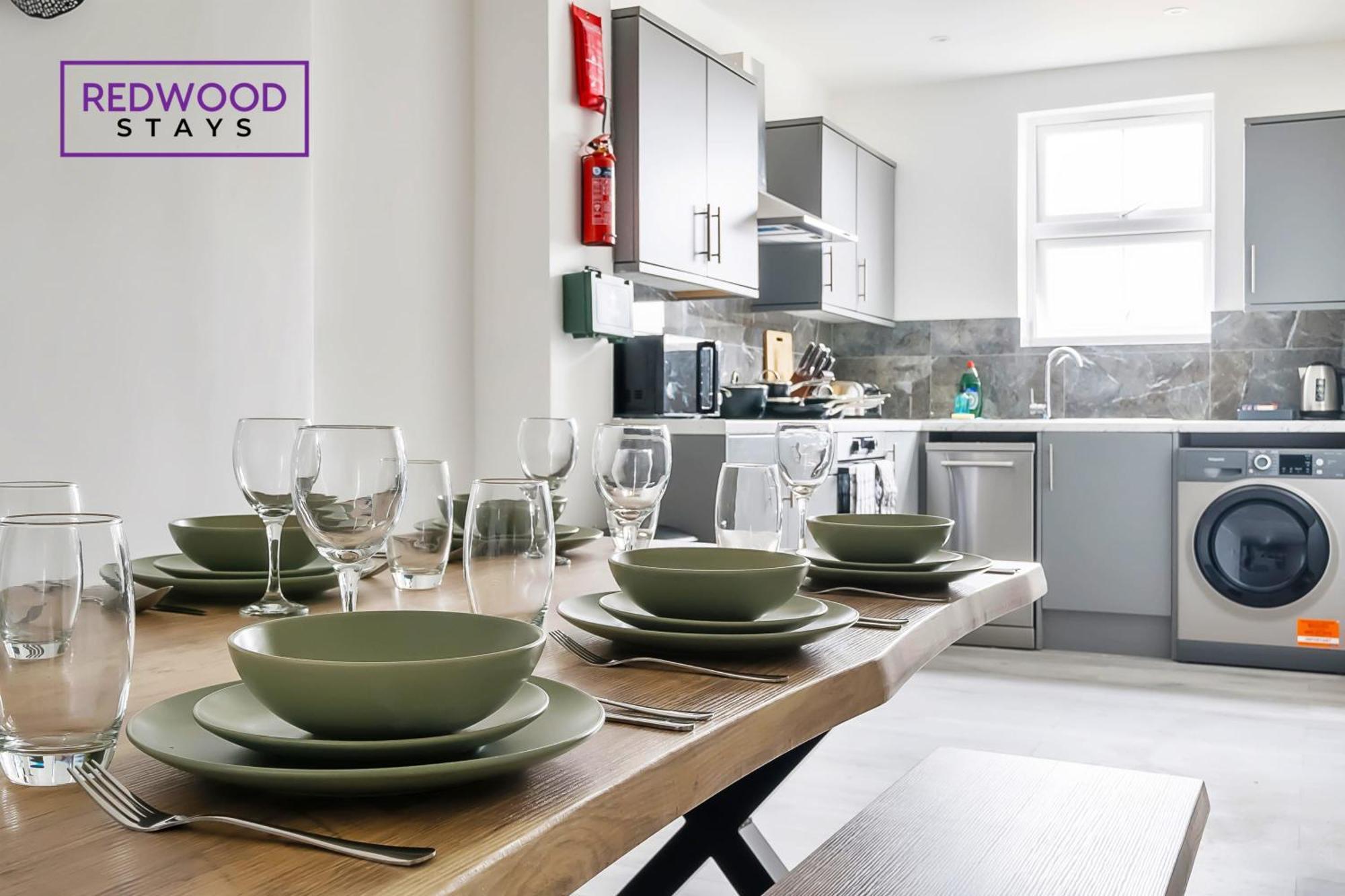 Brand New, 2 Bed 1 Bath, Modern Town Center Apartment, Free Wifi & Netflix By Redwood Stays Олдершот Екстер'єр фото